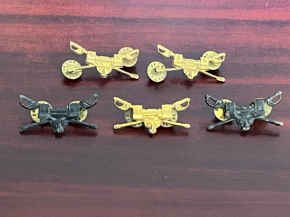 VTG US Military Calvary Saddle Crosses Sabers Lapel Pins Gold Tone Lot of 5 Army